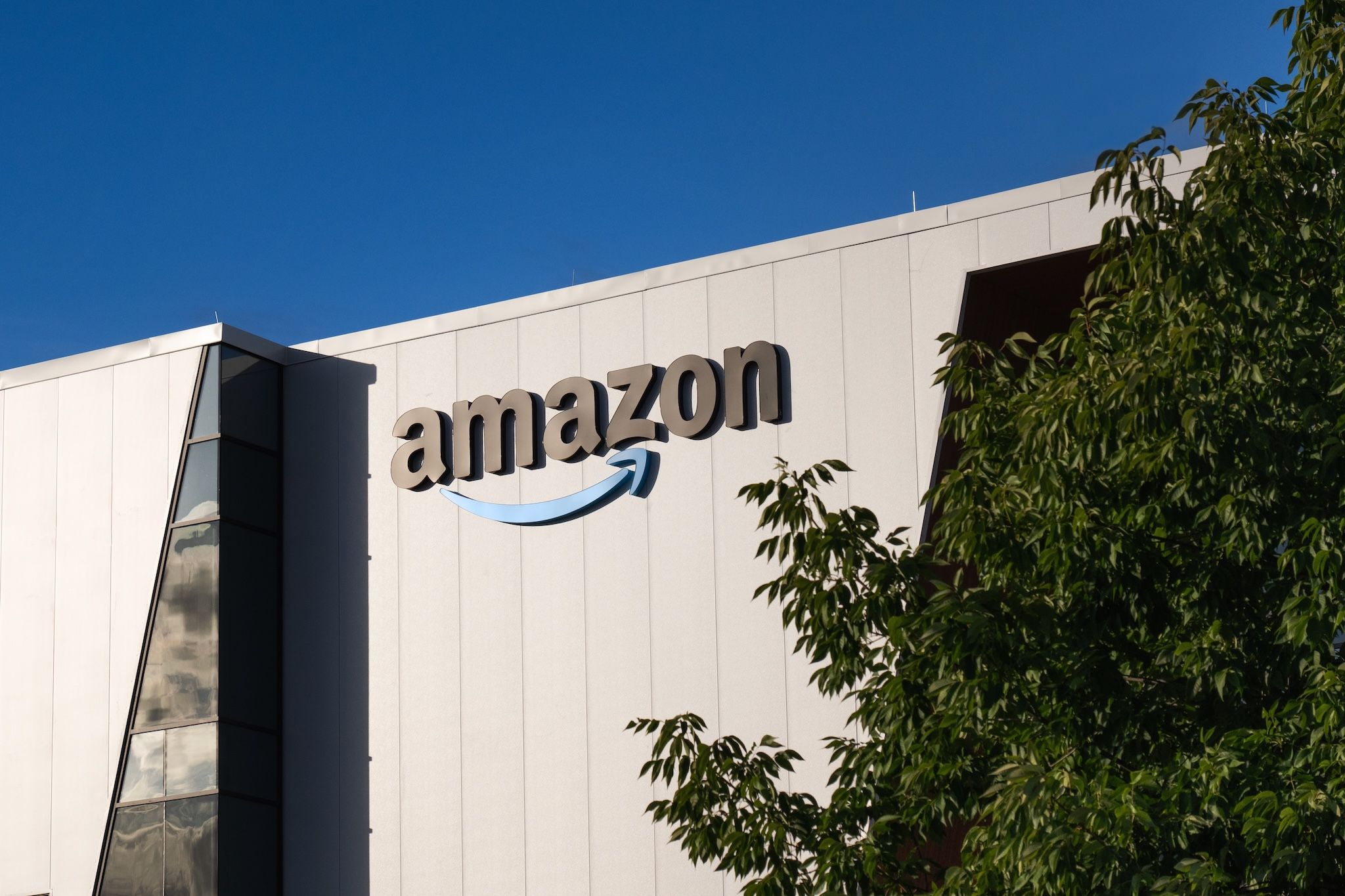 Amazon is hiring for tons of full-time jobs in Vancouver right now