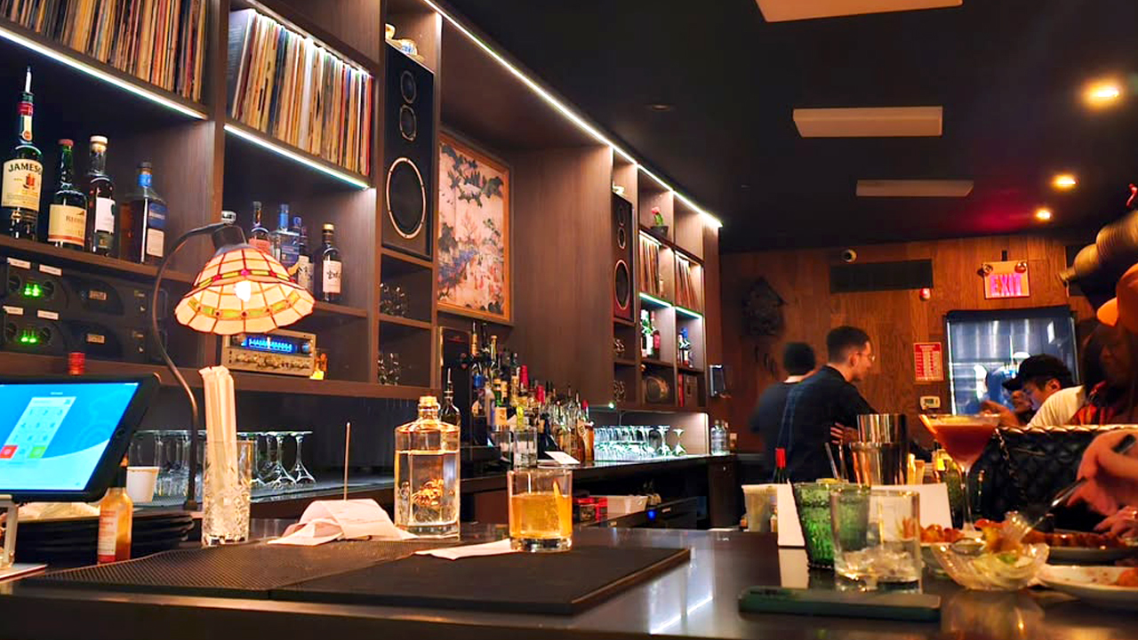 Toronto’s newest bar channels 90s nostalgia — and it’s bringing jazz back, Canada Reviews