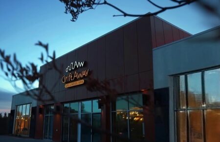 Eucalyptus Steam Room: Gentle Heat and Deep Relaxation Eucalyptus Steam Room: Gentle Heat and Deep Relaxation