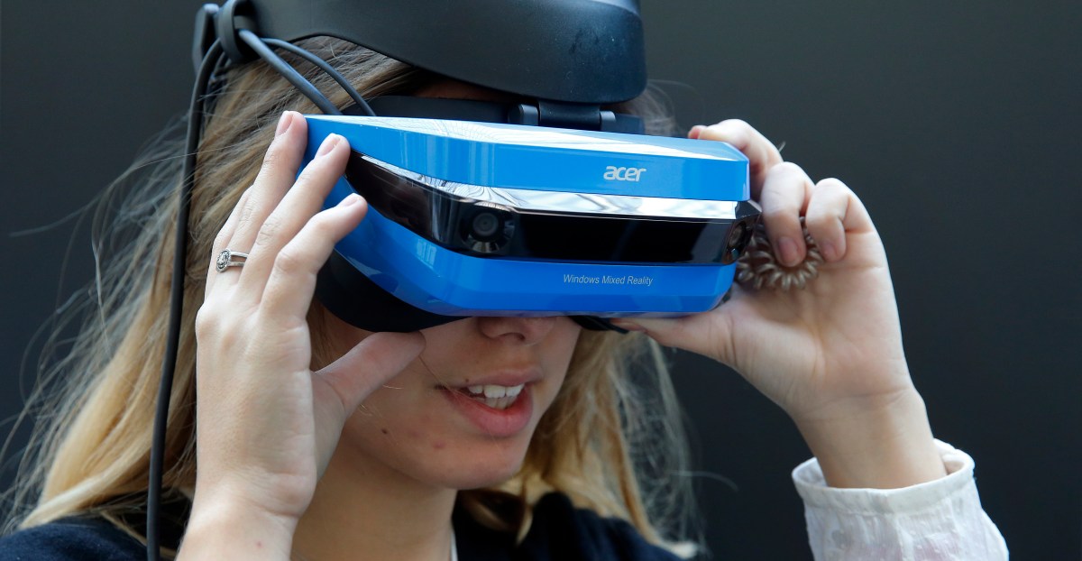 Xbox engineer brings Windows Mixed Reality headsets back to life Canada reviews